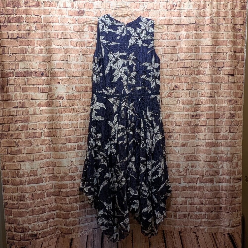 Taylor Dress Navy and White Floral Sleeveless Size 14 - Picture 10 of 16
